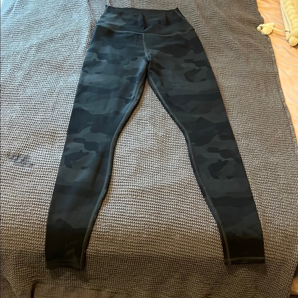 ALO Yoga Dark Camouflage Leggings